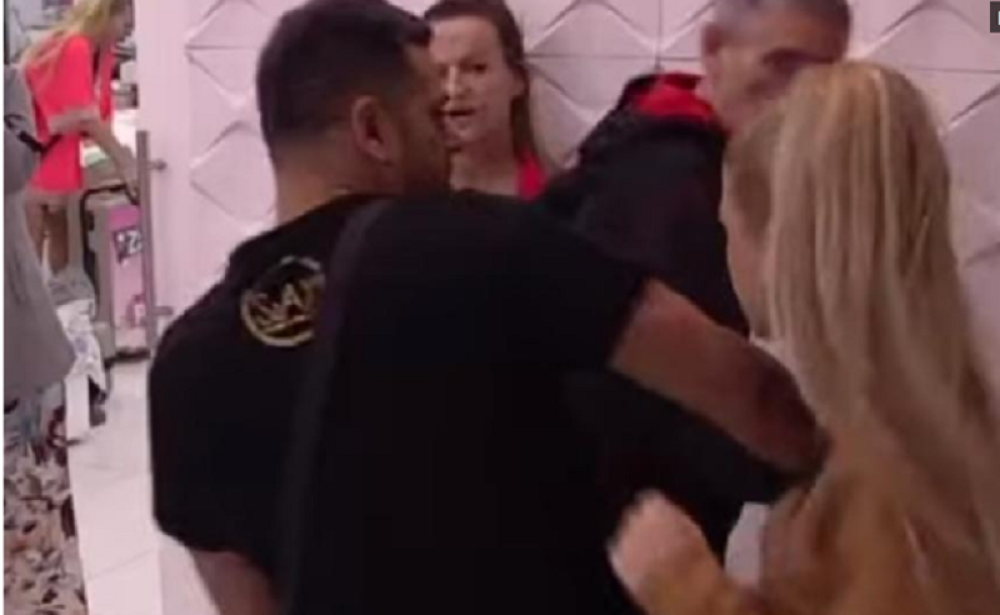 Ermina i Milica se potukle, pa usledilo pljuvanje nakon saznanja čime se bavi, Borina devojaka završila u samanici