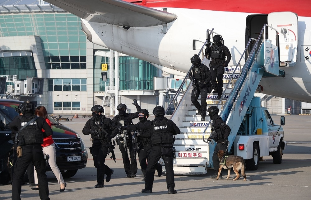 Policija je ispitivala serijskog ubicu, a on je mirno sedeo i gledao u sat na svojoj ruci. Ništa nisu shvatili, a onda je otkriven horor!