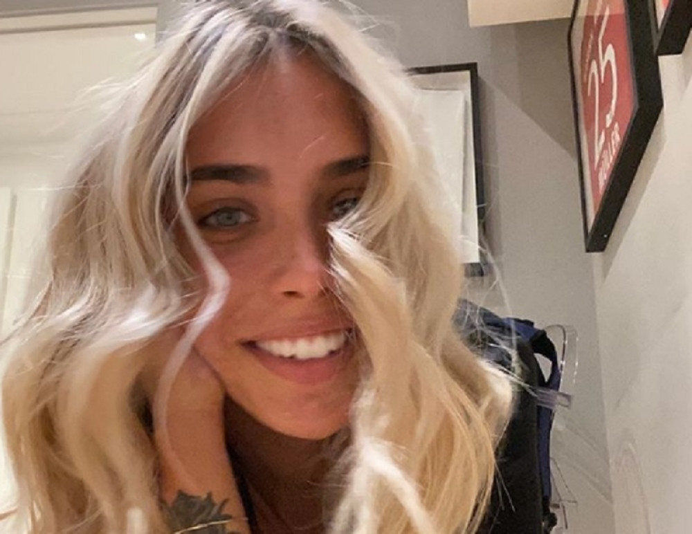 Mihina kćerka u veoma izazovnoj pozi sa novim dečkom (FOTO)