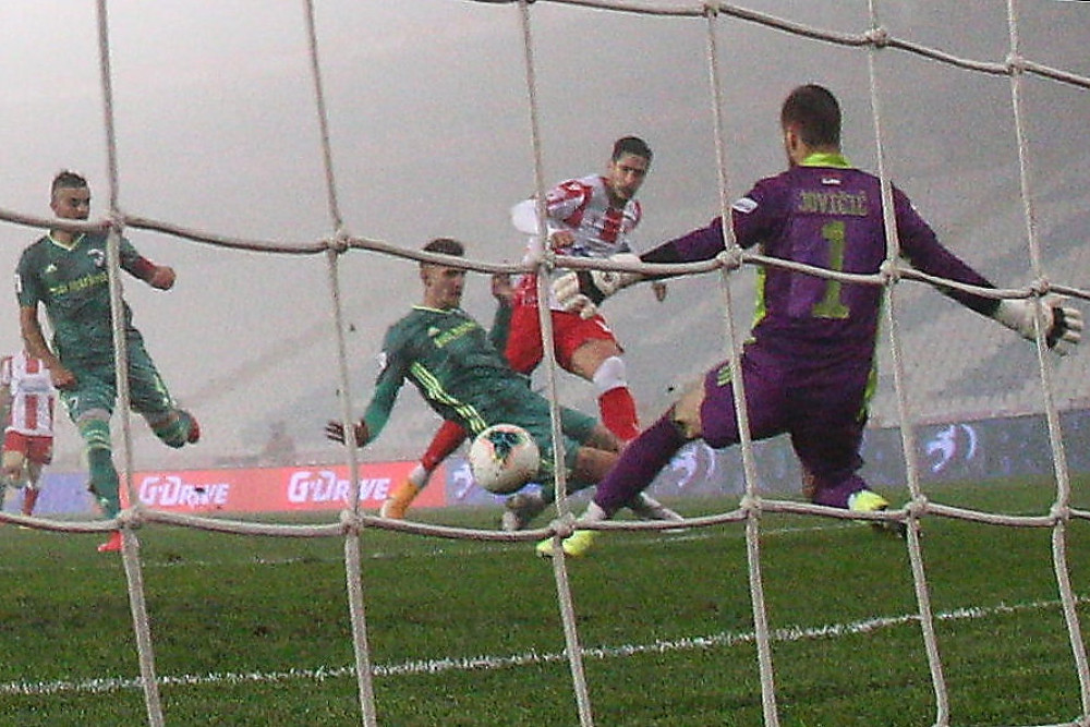 Neko je trebalo da stane iza njega i da mu veruje