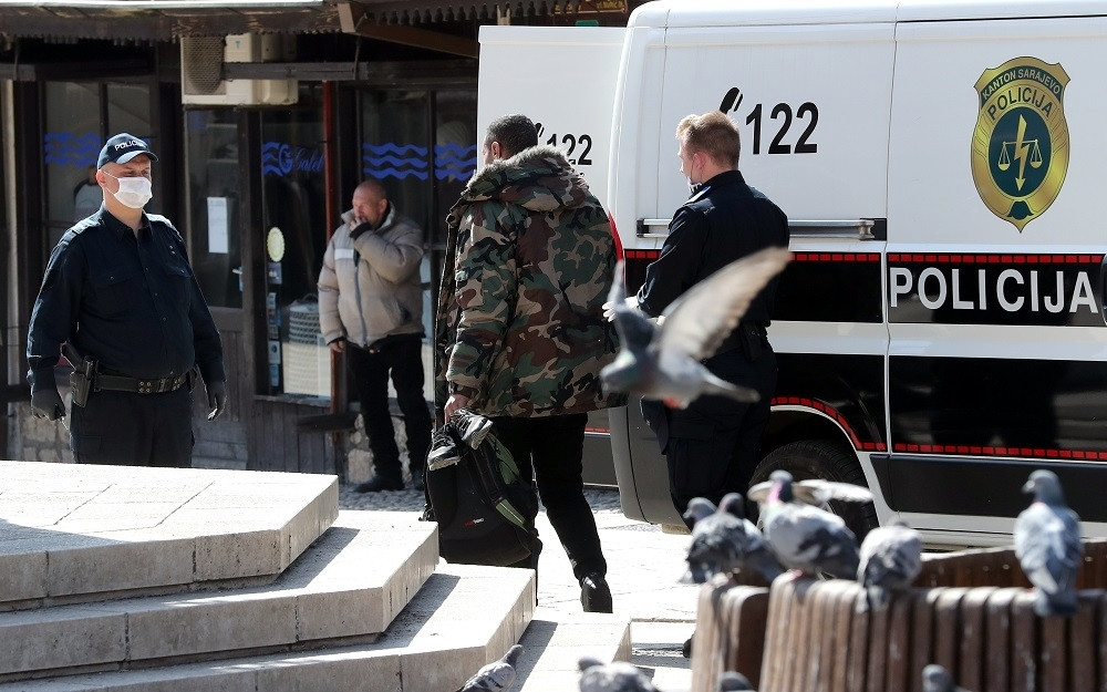 Zaustavili automobil, a kada su ga videli nisu mogli da veruju! Auto nema jedan točak, a umesto volana držao komad metala!