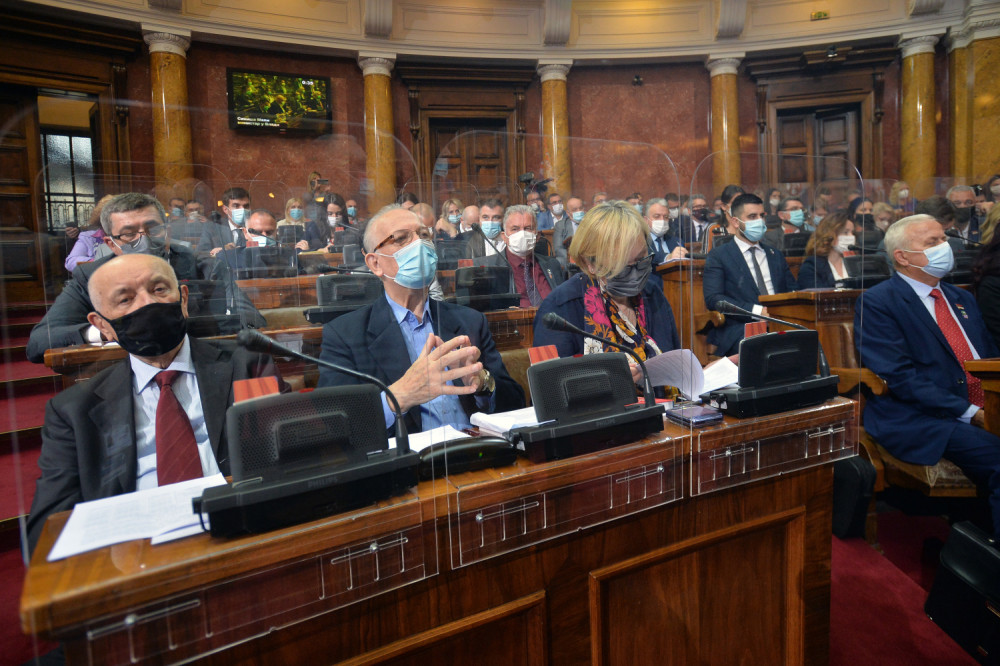 Sve je više zaraženih poslanika!