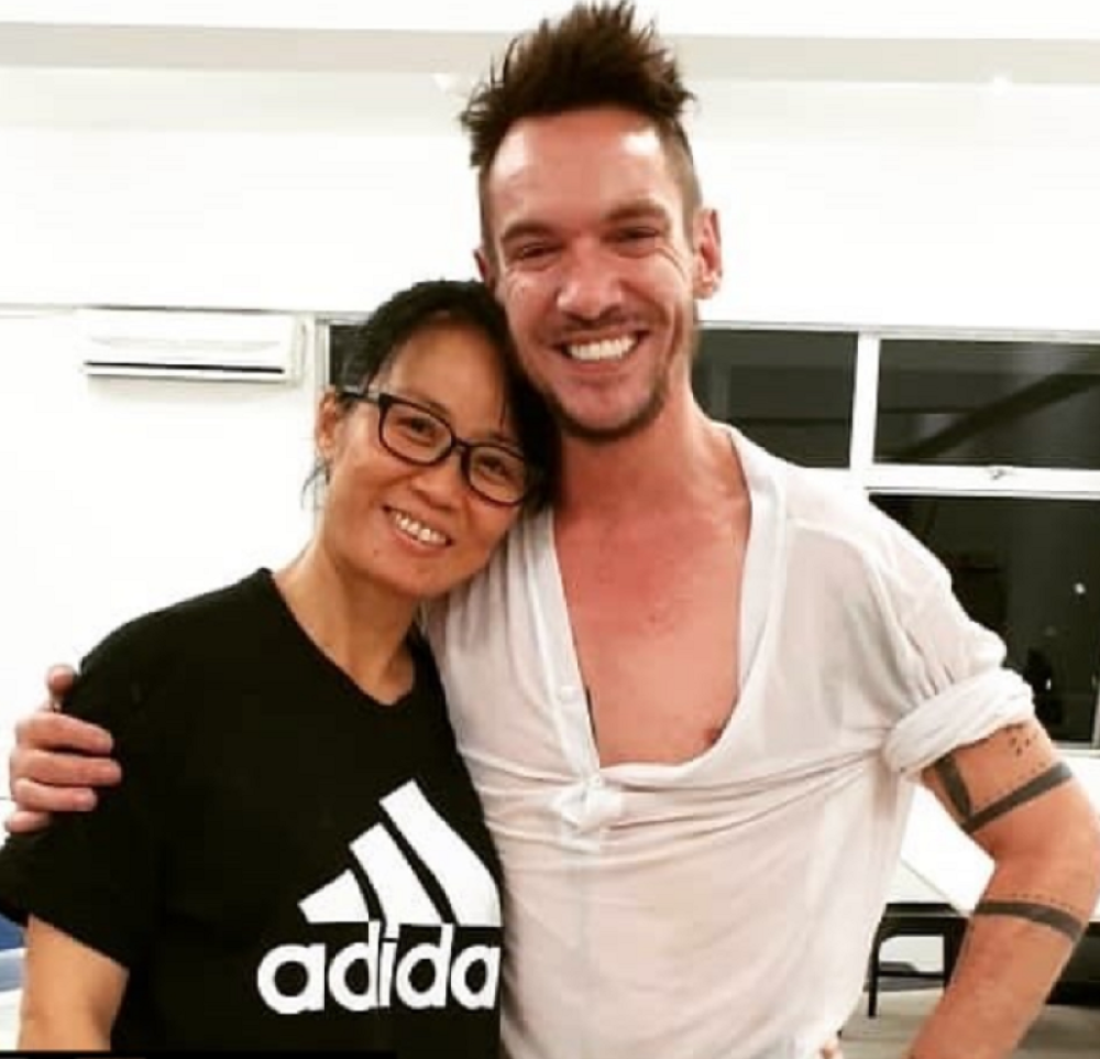 Glumac vozio u alkoholisanom stanju i uništio automobil (VIDEO)