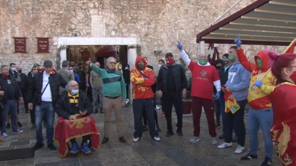 Ne daju prolaz ambasadoru Srbije, uzvikuju „Crna Gora neće biti obala srpskog mora“ (VIDEO)