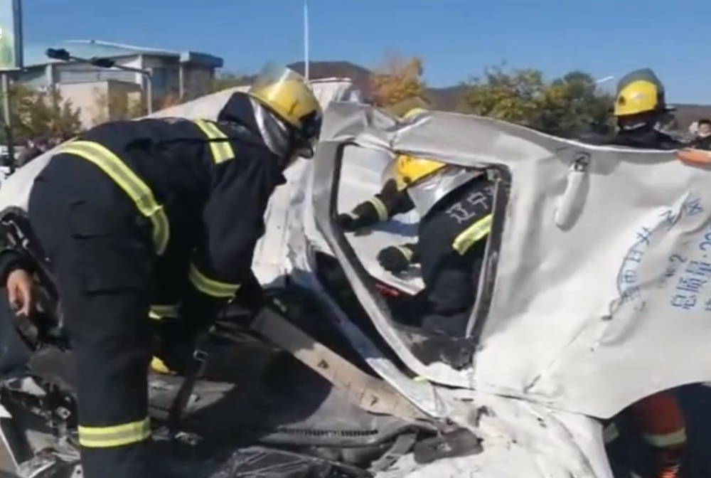 Kamion je pao pravo na njega: Krstili se i doktori i vatrogasci kako nije umro (VIDEO)