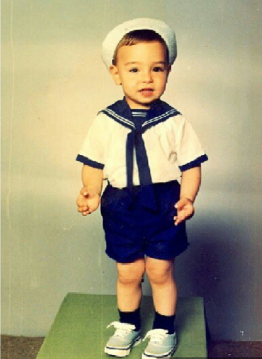 Njegove hitove obožavate, a da li ga prepoznajete kao dečaka? (FOTO/VIDEO)