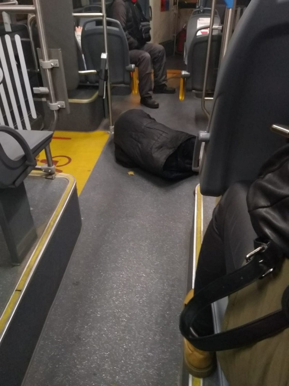 Putnici ga pitali kako se zove, od njegovog odgovora počeli da se krste