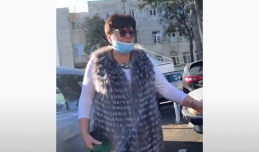 Zbog onoga što je rekla na parkingu, momentalno je dobila otkaz (VIDEO)