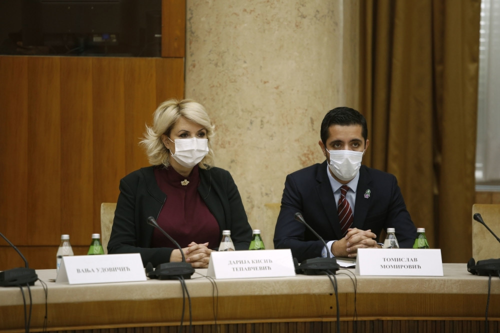 Krizni štab se obraća građanima: "Mlađi ljudi iz lake ili teške kliničke slike završe na respiratoru i izgube život" (VIDEO)