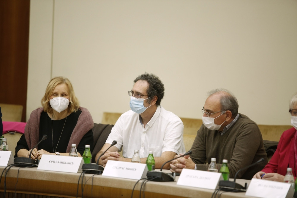 Evo šta naši stručnjaci kažu o mutaciji COVID-19