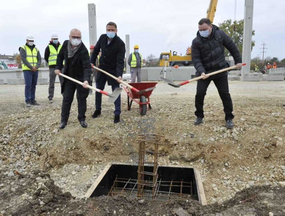 Položen kamen temeljac za tržni centar u Obrenovcu