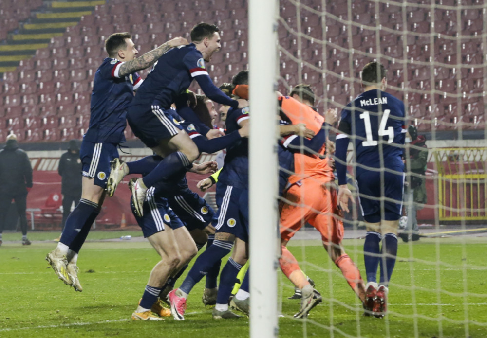 Odbranio Mitroviću penal, pa nije znao gde se nalazi! (VIDEO)