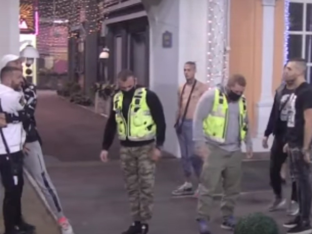 Obezbeđenje uletelo u Belu kuću, sprečili su strašnu stvar, a ova dvojica zadrugara nisu mogli da se obuzdaju! (VIDEO)