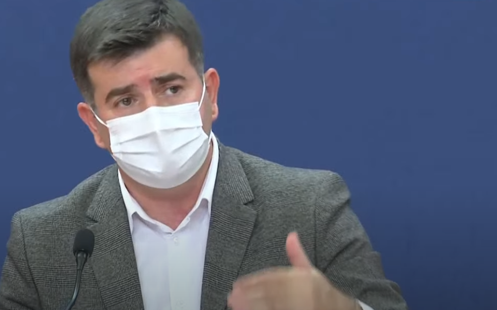 "Okanite se teorija zavere, imamo opciju ili da se svi zarazimo ili da se zaštitimo"