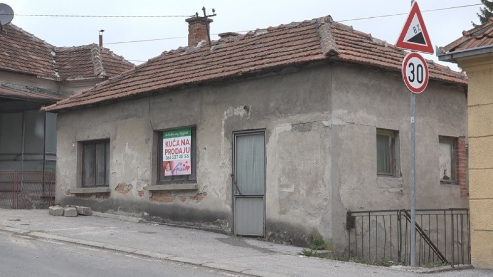 Miloš i Biljana za Anikino zdravlje dali svoju rodnu kuću, licitacija traje do srede (FOTO, VIDEO)