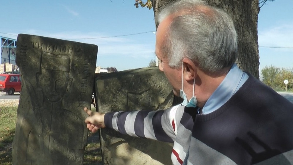 Srpskim ženama nakon primirja u Prvom svetskom ratu stigla je sloboda, ali ne i posmrtni ostaci najvoljenijih, a sećanje na njih čuvaju samo krajputaši (FOTO)