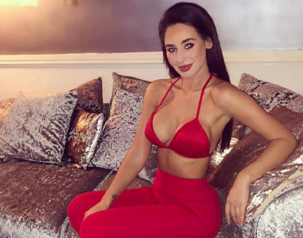 Rasplakao je sve "delije", a sada ga prozivaju jer mu se bivša žena prodaje za 12 funti na po*no sajtu! (FOTO)