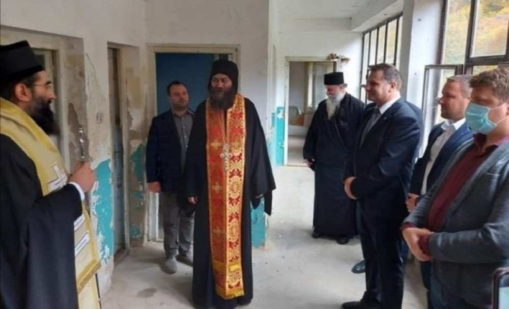 Kome smeta što Hilandar kupuje zapuštene objekte na jugu Srbije?