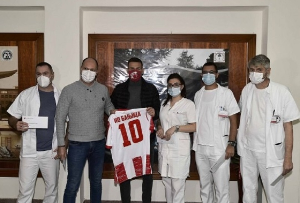Crveno-beli podelili sezonske ulaznice medicinarima na Banjici!