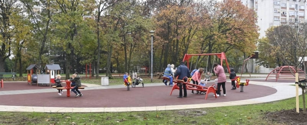 Beogradsko naselje dobilo park, deca  oduševljena (FOTO)