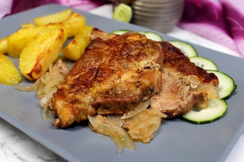 Svinjski vrat iz rerne - lepota i punoća ukusa!