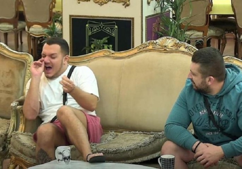 Gastoz urlikao usred programa uživo: Boli za medalju! (FOTO/VIDEO)