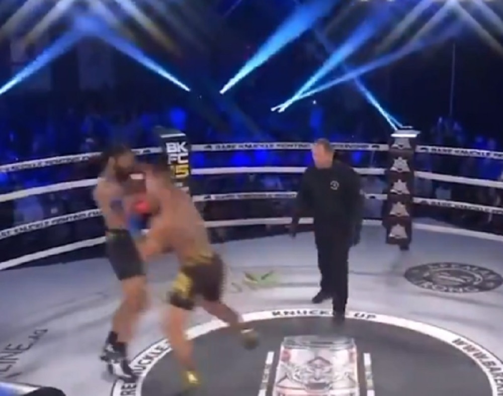 Otišao je na spavanje za tri sekunde: Strašan nokaut u boksu bez rukavica (VIDEO)