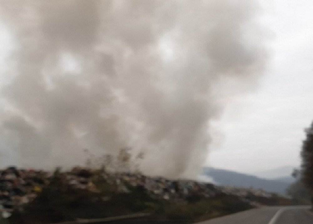 Gori etno-selo kod Nove Varoši, gust dim prekrio ceo kraj