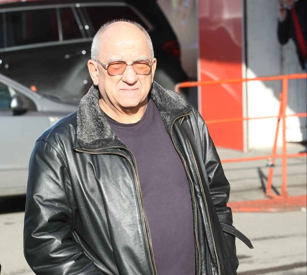 Zbog njega se repertoar predstava često pravio po rasporedu Crvene zvezde