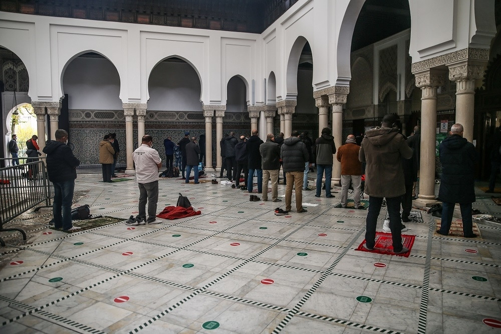 Devojka se zaljubila u Dušana iz Prokuplja, a onda su njeni roditelji i stric odlučili da je brutalno kazne!