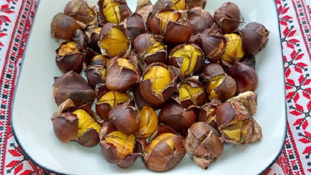 Miris jeseni se širi ulicom - ispecite i vi kesten, na lak način (VIDEO)