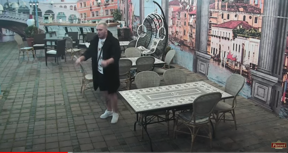 Urnebesno: Gastoz baca rime u dvorištu! (VIDEO)