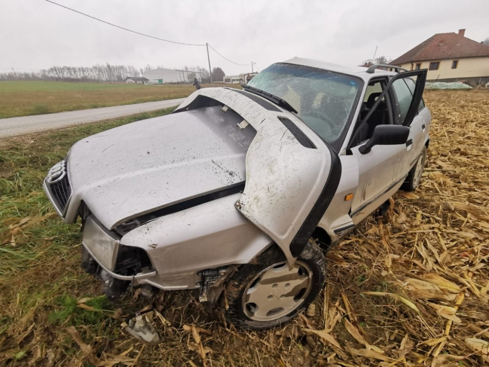 Kamion smrskao automobil, VATROGASCI VADILI MRTVU ŽENU I POVREĐENU DEVOJKU (FOTO/VIDEO)