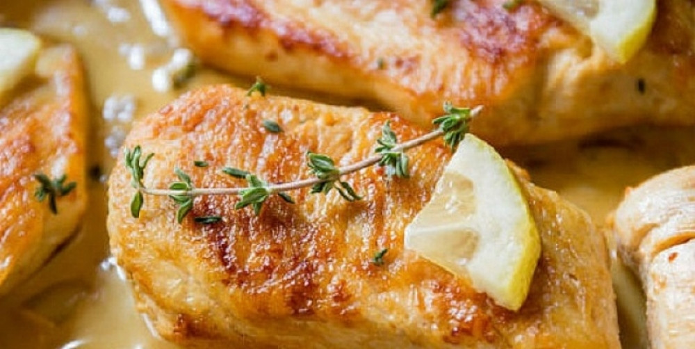 Kremasta piletina u sosu od majčine dušice i limuna, vrhunski užitak na tanjiru