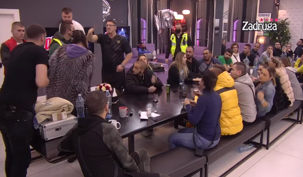 Kristijan Golubović se zapalio od besa, popustile mu sve kočnice, pa skočio i jednim potezom šokirao zadrugare! (FOTO/VIDEO)