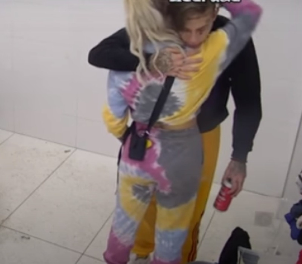 Fran ponizio Sanju kao niko: Ne mogu je skinuti s ku*ca! (VIDEO)