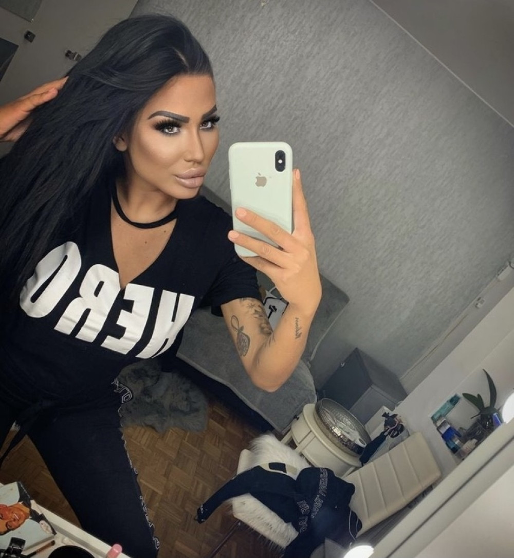 Tijana Ajfon u tigrastim gaćicama i zaobljenom gu*om spremna za vrelu akciju (FOTO/VIDEO)