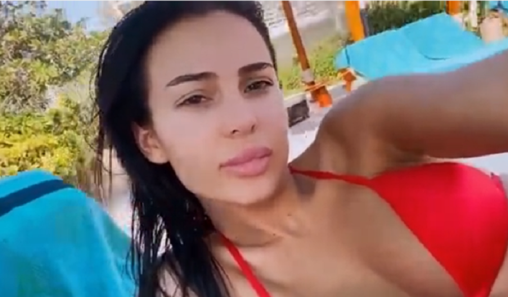 Anastasija Ražnatović u crvenom kupaćem zapalila Dubai: Cecina ćerka se zanosno uvijala na plaži, pa izazvala lavinu komentara (VIDEO)