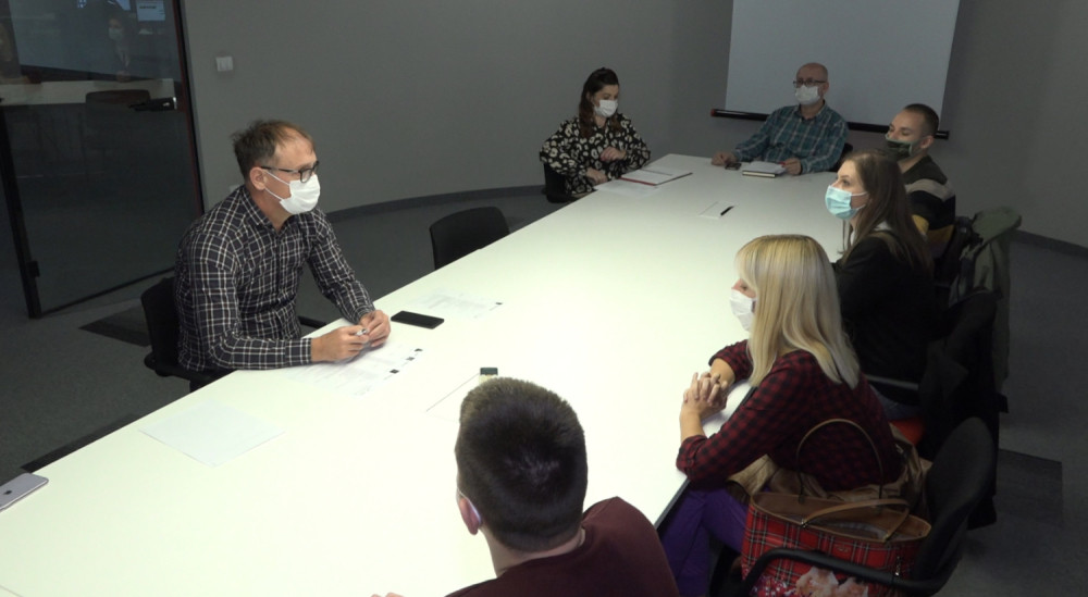 Uz pomoć „Alo!“ do prve plate