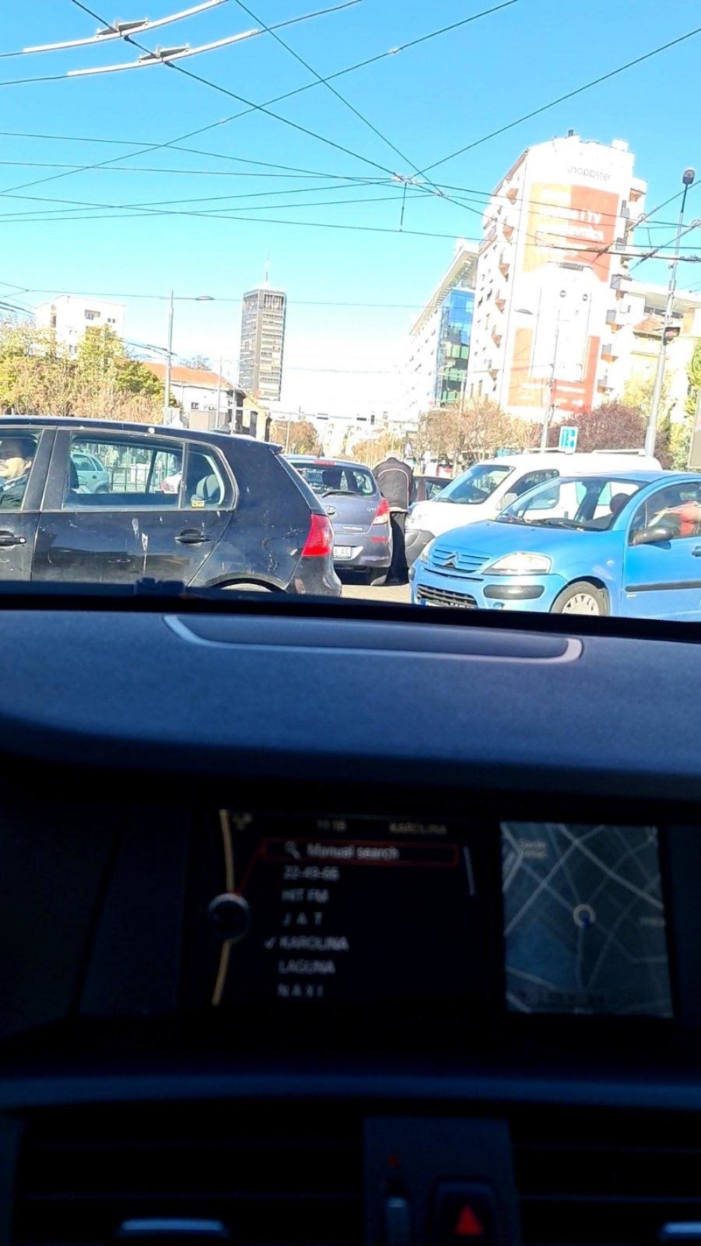 Sudar na Slaviji, otežan saobraćaj i kolone automobila!