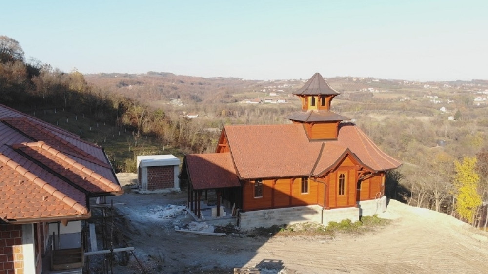 Porodica u selu Vidova neutešna nakon smrti patrijarha Irineja, gradi se crkva u njegovu čast!