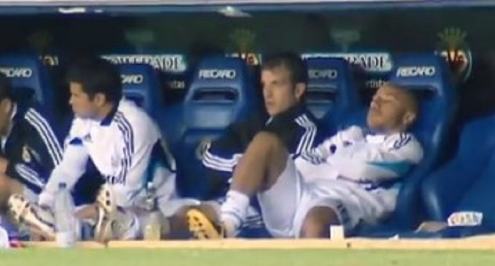 Zaboravio na trening, zarađivao 28.000 evra po minuti i zaspao na klupi Reala (VIDEO)