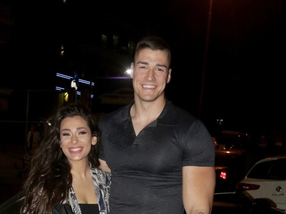 On već ima novu devojku, a sada je i popularna pevačica rekla šta misli o njihovoj vezi, rekacije na Sanjinu izjavu nikad burnije (FOTO/VIDEO)