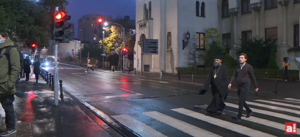 Telo upokojenog patrijarha Irineja prebacuju u Sabornu crkvu  (VIDEO)