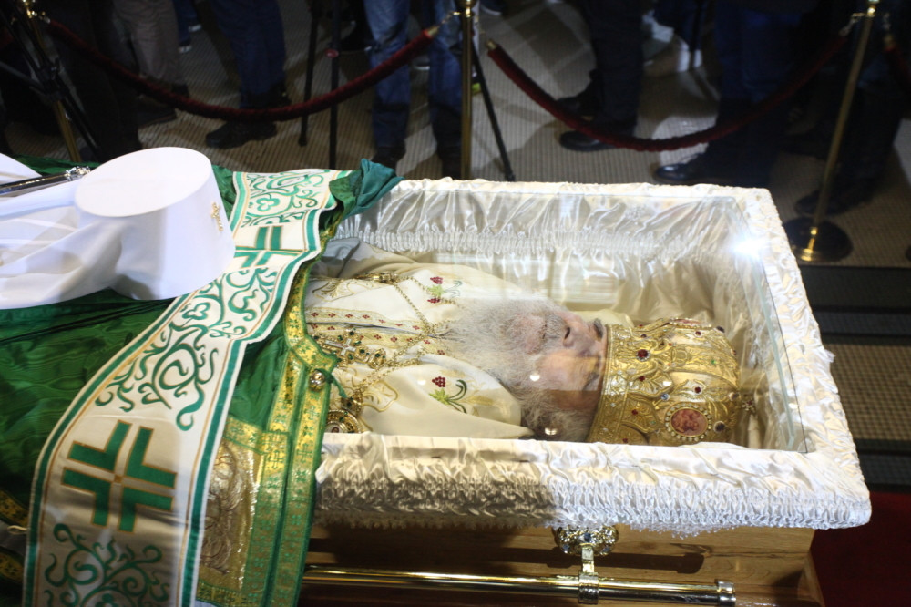 "Mnogo nas je sve zadužio, naročito nas Nišlije" Vernici iz cele Srbije dolazili da se oproste od patrijarha!