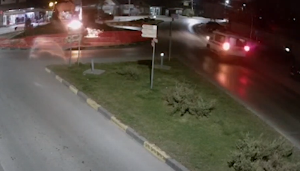 Pokušali da zapale srpsku zastavu u Gračanici, meštani intervenisali! (VIDEO)