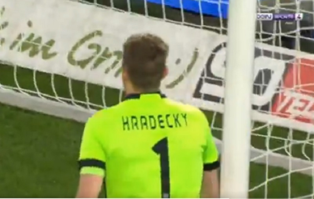 Čoveče, šta to uradi? O ovoj gluposti golmana u Nemačkoj priča ceo svet fudbala! (VIDEO)