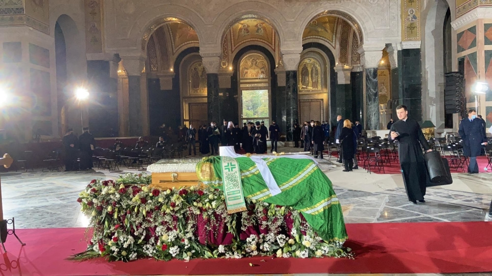 Zašto je prekriven zelenim plaštom?