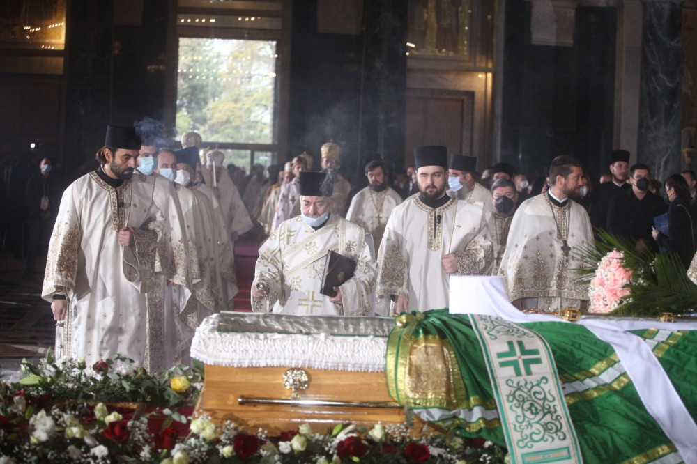 Evo ko će spustiti kovčeg sa telom patrijarha Irineja!