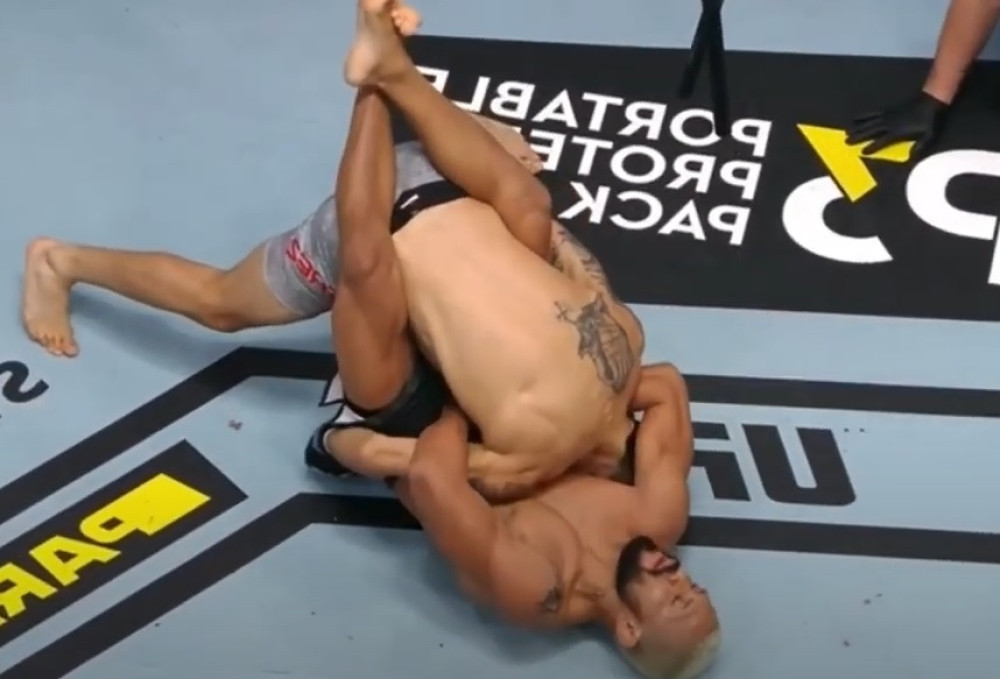 Brutalna MMA giljotina (VIDEO)